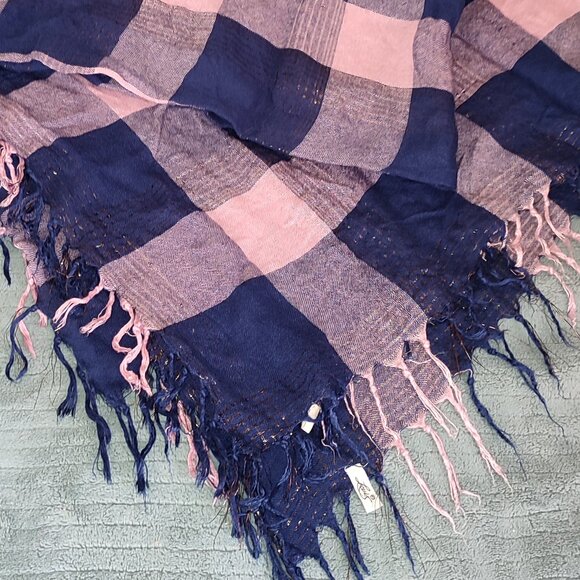 Ultra Comfy Square Scarf Golden Thread Dark Blue Pink Levis Winter Cozy Warm - Picture 1 of 9